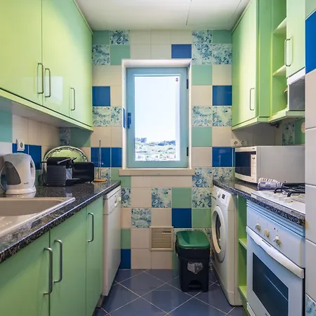 公寓 Marina Breeze With Pool - 900m From The