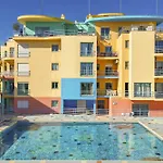 Marina Breeze With Pool - 900m From The Apartman