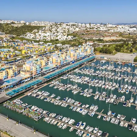 Marina Breeze With Pool - 900m From The Apartment