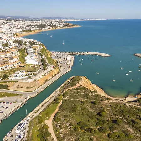 Apartment Marina Breeze With Pool - 900m From The Albufeira