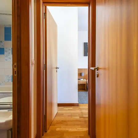 Apartment Marina Breeze With Pool - 900m From The