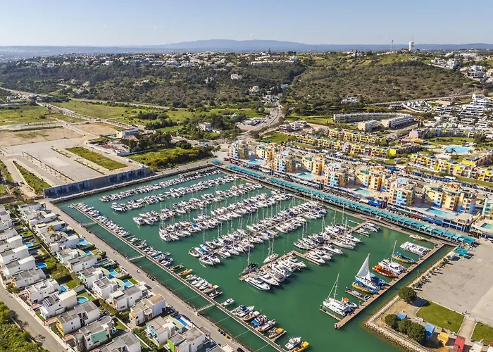 Appartamento Marina Breeze With Pool - 900m From The *