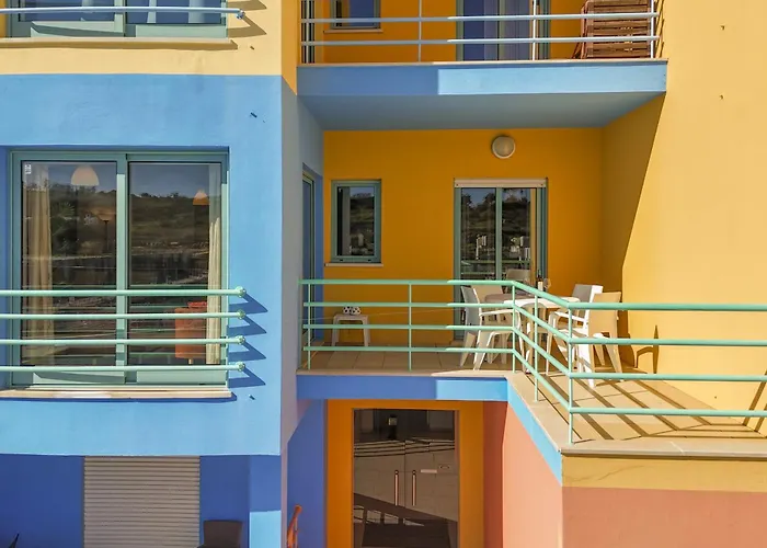 Marina Breeze With Pool - 900m From The