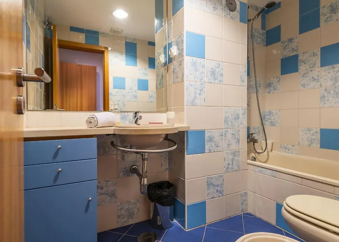 Marina Breeze With Pool - 900m From The Appartamento