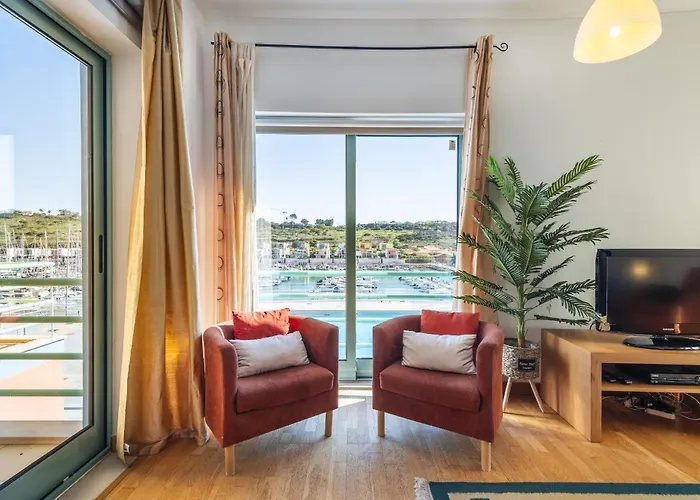 Marina Breeze With Pool - 900m From The *