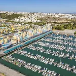Marina Breeze With Pool - 900m From The Appartement